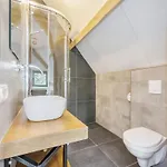 Modern With Pond View Nr 687 בארלה-נוסאו