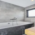 Modern With Pond View Nr 687 בארלה-נוסאו